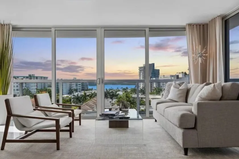 Designer 3BR Penthouse Rooftop pool Walk to beach - Image 1