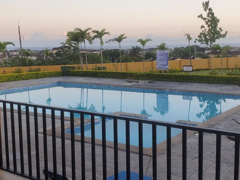 Fully airconditioned with ocean view tennis court - Image 1
