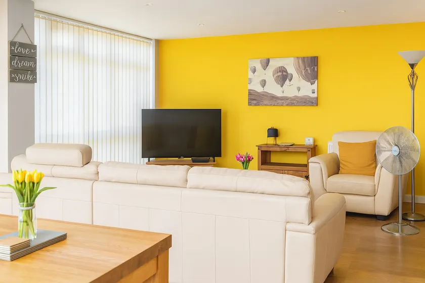 Lincoln Coach House | Parking | Peaceful Stay - Image 1