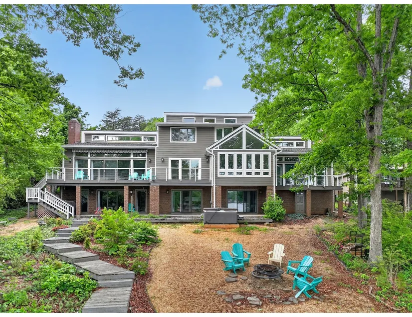 Lakeview Hideaway. Large lakefront home. - Image 1