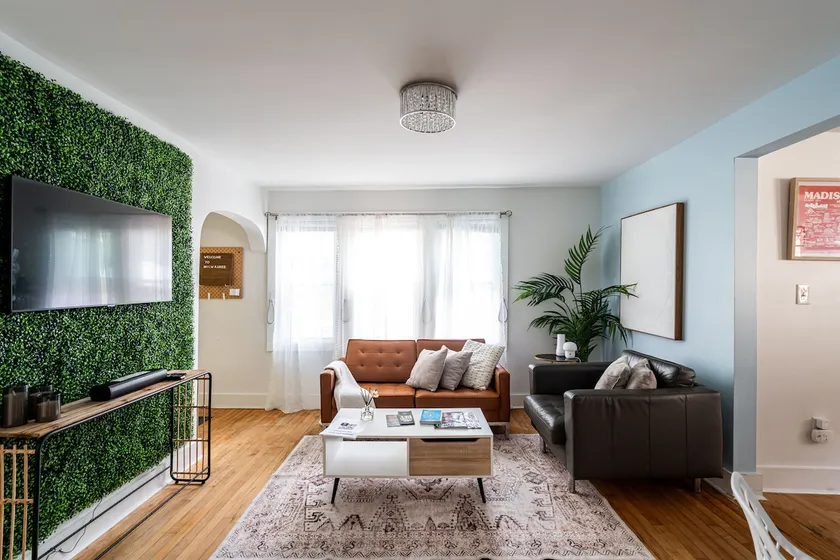 Cozy East Side | Sauna |Parking | Near Downtown - Image 1