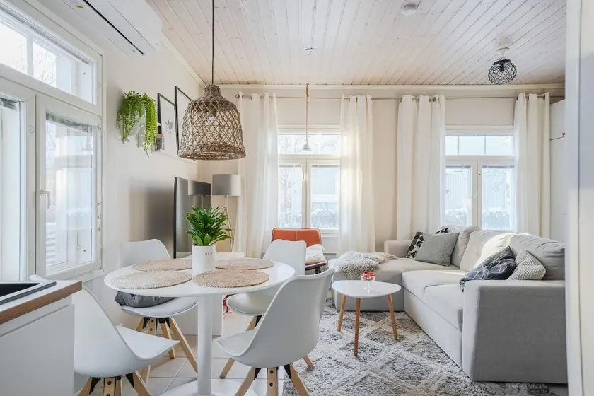 Studio + loft, open plan, patio and parking space with plug - Image 1