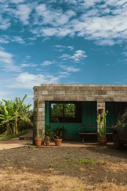 Container House Retreat with Hot Tub - Image 1