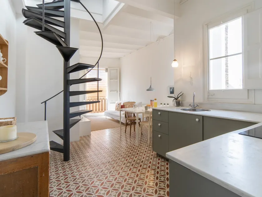 White Penthouse Appartement - Image 1