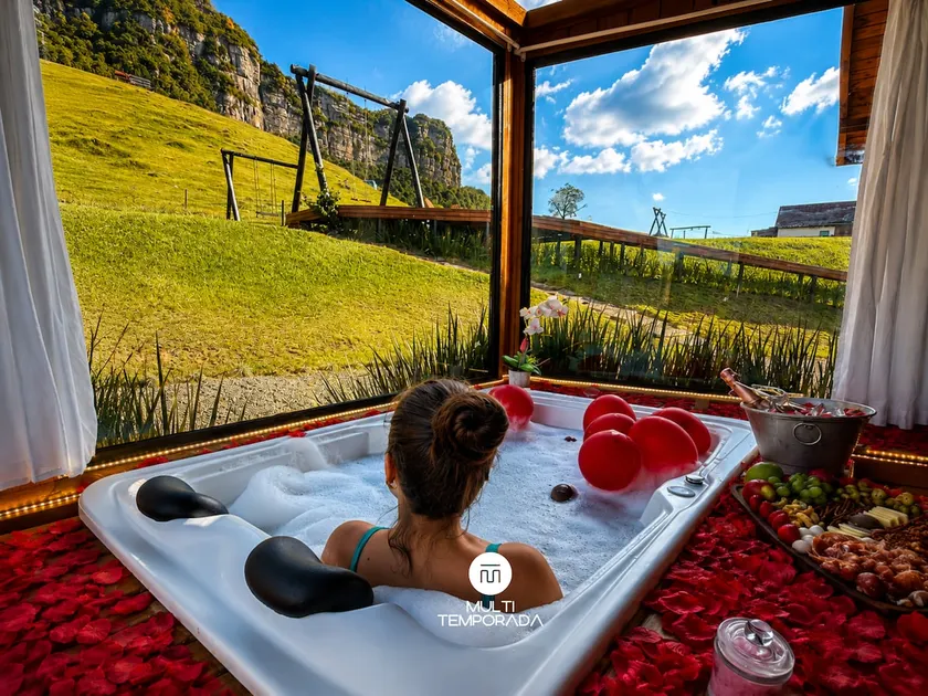 Master Refuge with Bathtub in Serra da Tartaruga - Image 1