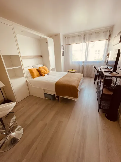 Studio-Champagne Lanson-Near Hospital-Universities - Image 1