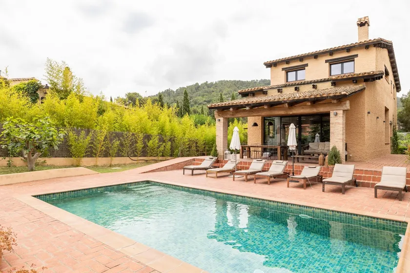 Villa 30 minutes from Barcelona with pool and barbecue - Image 1