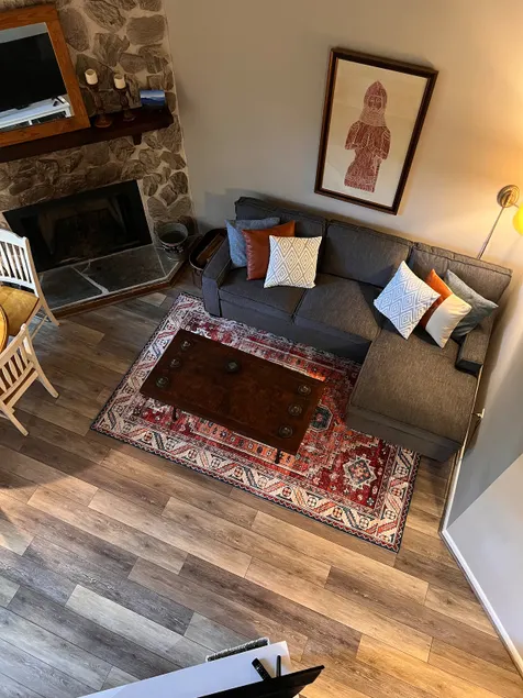 Wintergreen home, ideal location, dogs welcome! - Image 1