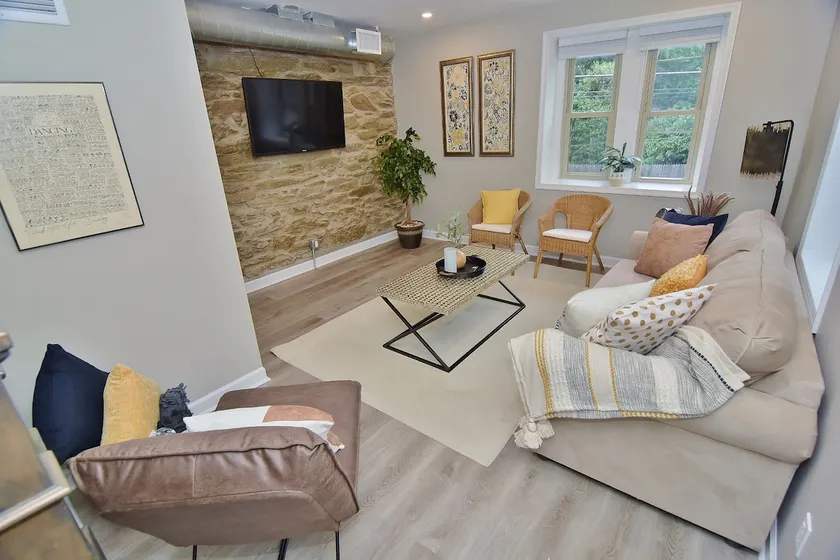 Patio/Chestnut Hill / 2 BR/ 1.5 BA - Image 1