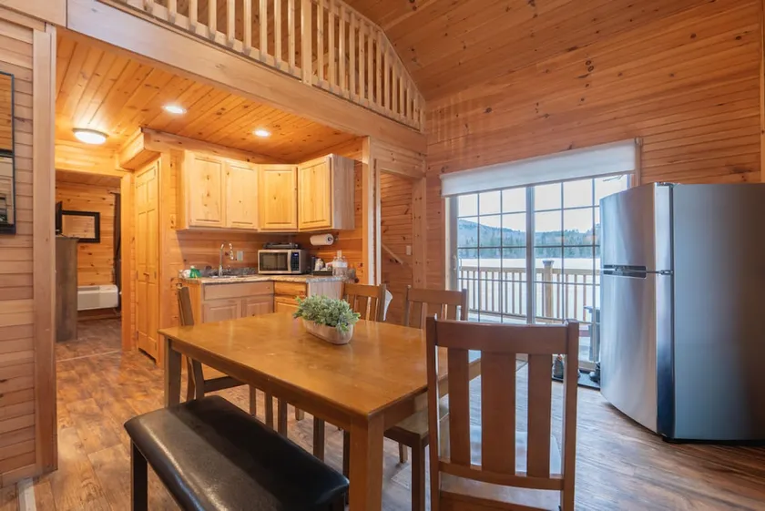 Spacious Couples Log Cabin White Mountains - Image 1