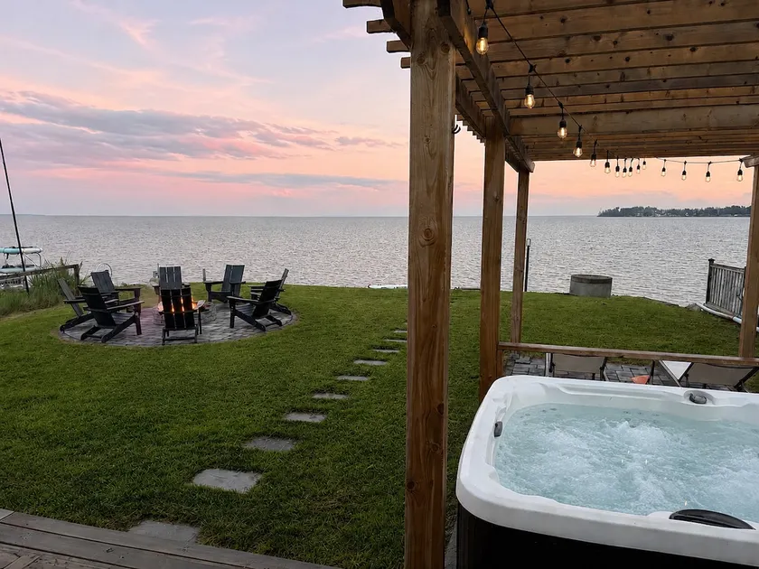 Modern Lakefront Getaway Near Prince Edward County - Image 1