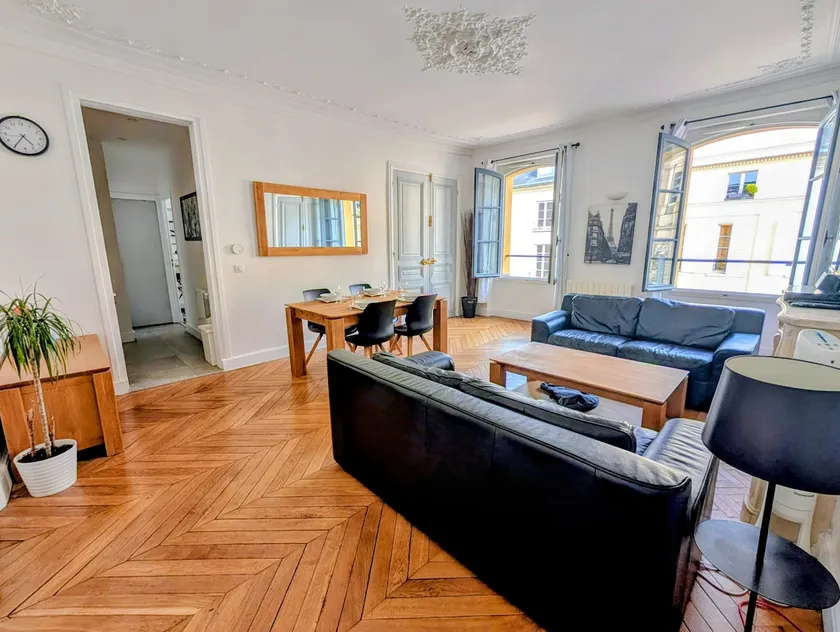 3 ROOMS 4****, IN THE HEART OF THE HISTORIC DISTRICT OF VERSAILLES - Image 1