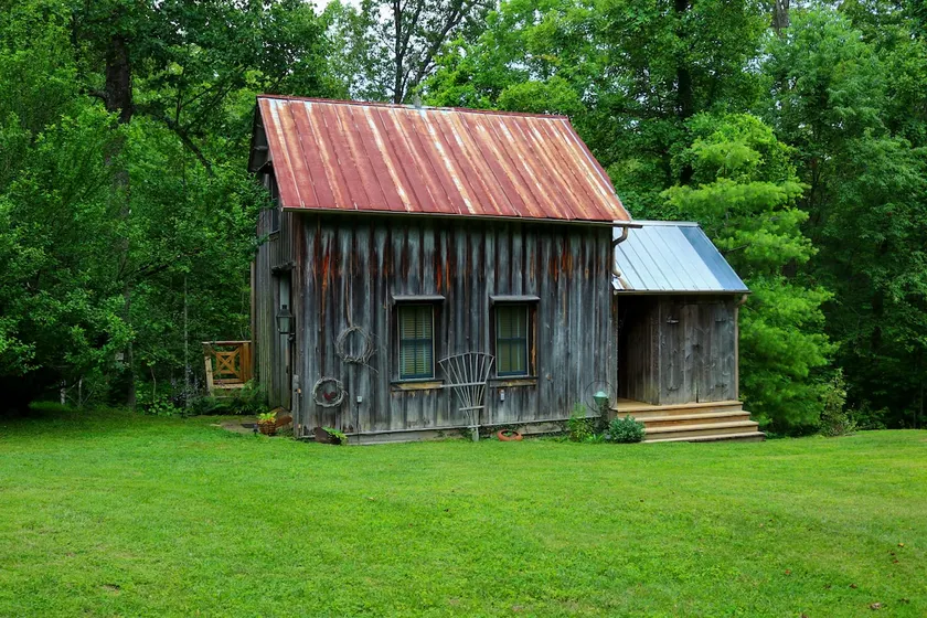 Adena Carriage House Rugby: history+nature retreat - Image 1