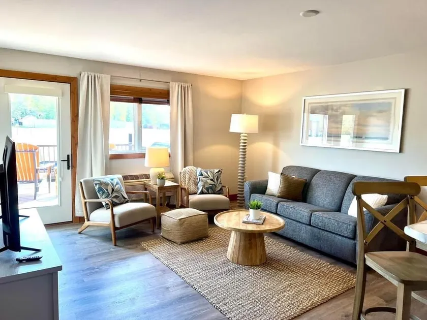 #34 Comfort at the LAKE sleeps 4 - Image 1