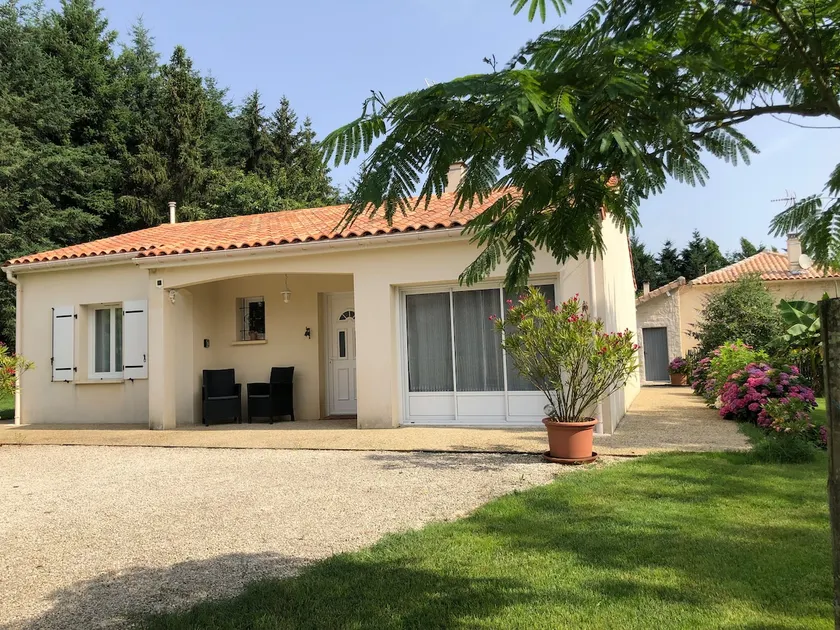 3* furnished tourist accommodation in a quiet area near the river - Image 1