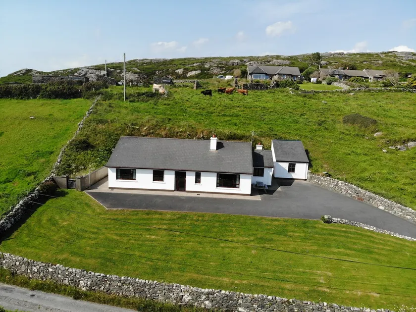 Sea View Cottage, Errislannan - Image 1