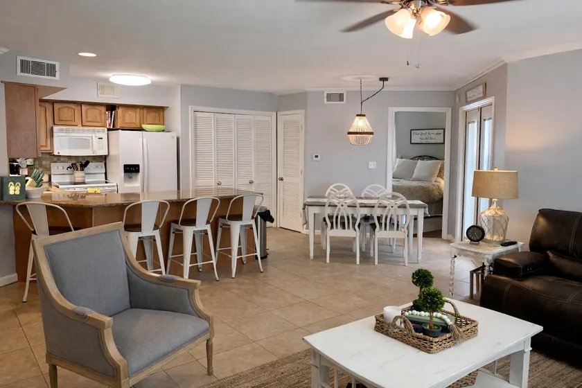 Ground Floor Getaway Beach, Golf, Ball - Image 1