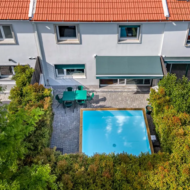 Unique Townhouse with Private Garden & Pool - Lisbon - Image 1
