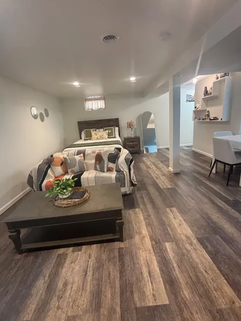 University area studio apartment - Image 1