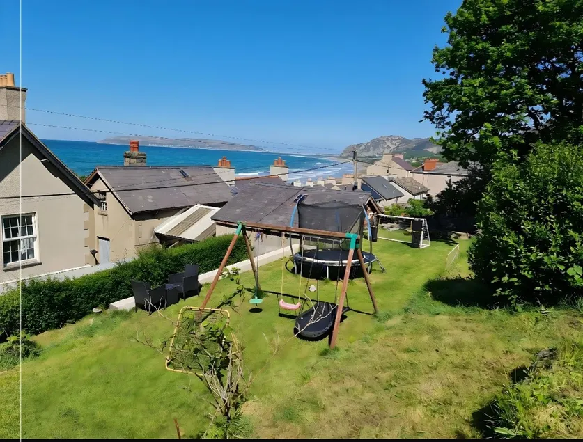4Br Sea View Escape-Near Snowdonia& Coastal Trails - Image 1