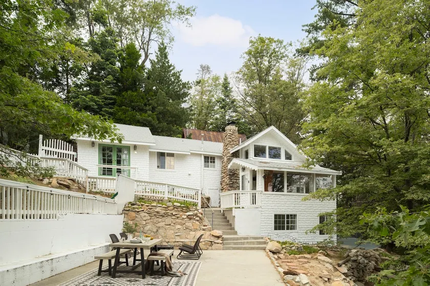 Romantic 1925 Cottage - Cedar Hot Tub, Fireplace - Image 1