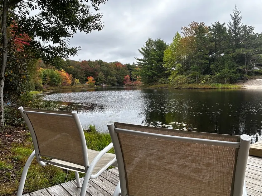 Lakefront Cottage, Private Beach, Dock and Boats! - Image 1