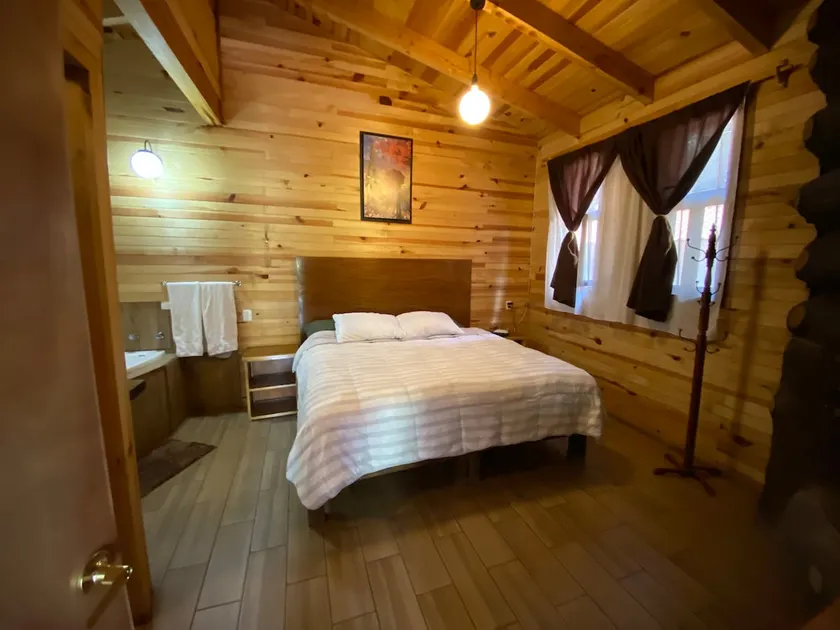 LOS PAVOS CABIN - Image 1
