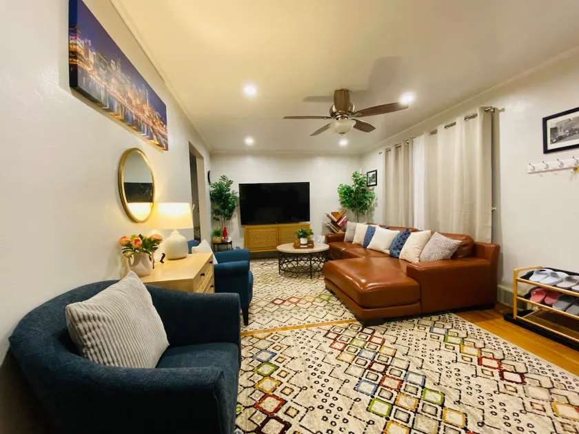 Your Comfy Home in Pittsburgh with King beds and free parking - Image 1