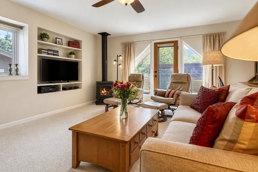 Aspen Townhome with Deck – Great Location - Image 1