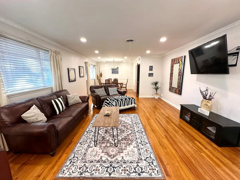 Net Patio/ Swimming / Games/ Dog Friendly - Image 1