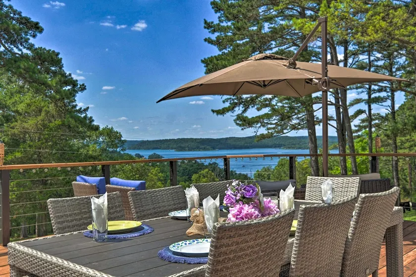 Upscale Cottage with Furnished Lake-View Deck! - Image 1