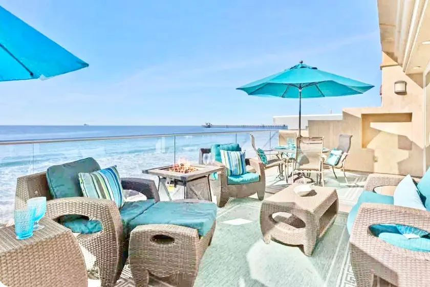 Beachfront and Oceanfront, Walk to Restaurants - Image 1