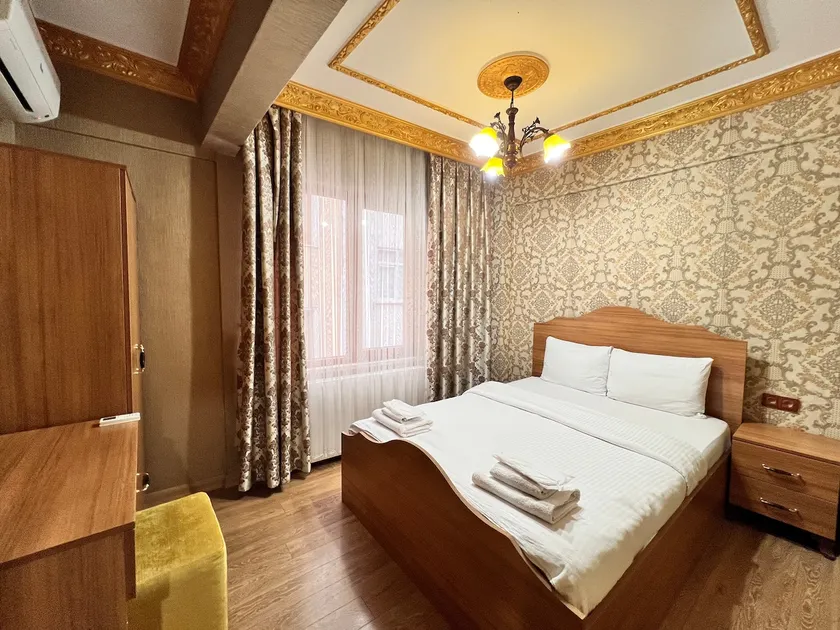 2BR+ Living Room near Blue Mosque No1 - Image 1