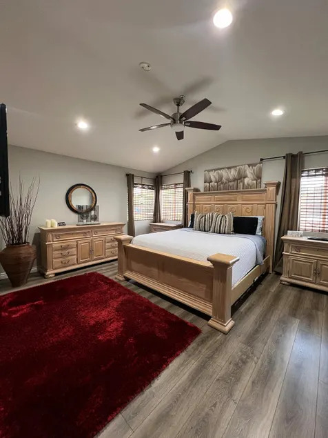 4brm Home with a Huge Backyard! - Image 1