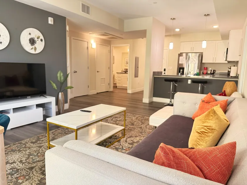2B2B Quiet Apt Facing Courtyard 307 LC - Image 1