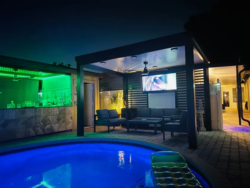 Luxury Resort Pool Retreat Near Stadium & Airport - Image 1