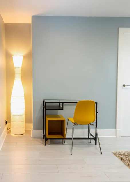 Bright Quiet City Centre Apartment with Balcony - Image 1