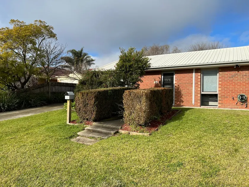 2 bedroom private unit with enclosed back yard. - Image 1