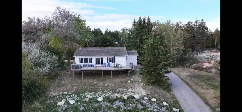 Duck Cove Cottage overlooking beautiful Blue Hill Bay - Image 1