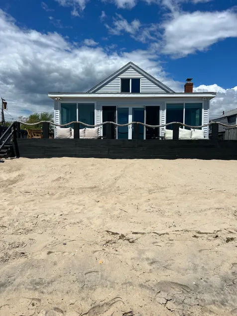Oceanfront Oasis Spacious 3-Bedroom, 2-Bath Retreat for 12  Linens Included - Image 1