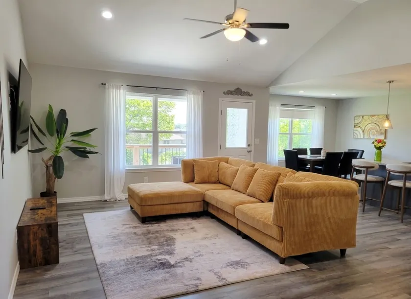 Stylish Ozark Stay | Comfort Meets Convenience - Image 1