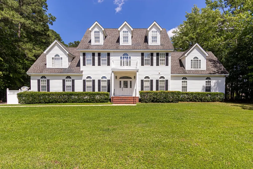 Spacious Home - 4 bedrooms & 3 full bathrooms. - Image 1