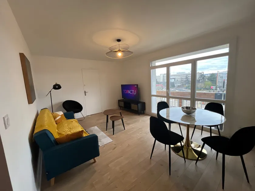 Skyview 4 Bedroom Apartment + Parking - Image 1