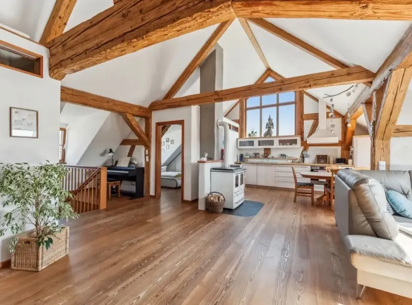 Sunlit Timber Loft in Heritage Farmhouse - Image 1