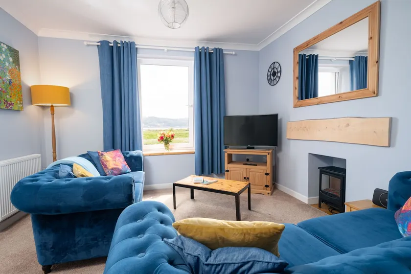 Lovely house on the beach front in Llansteffan - Image 1