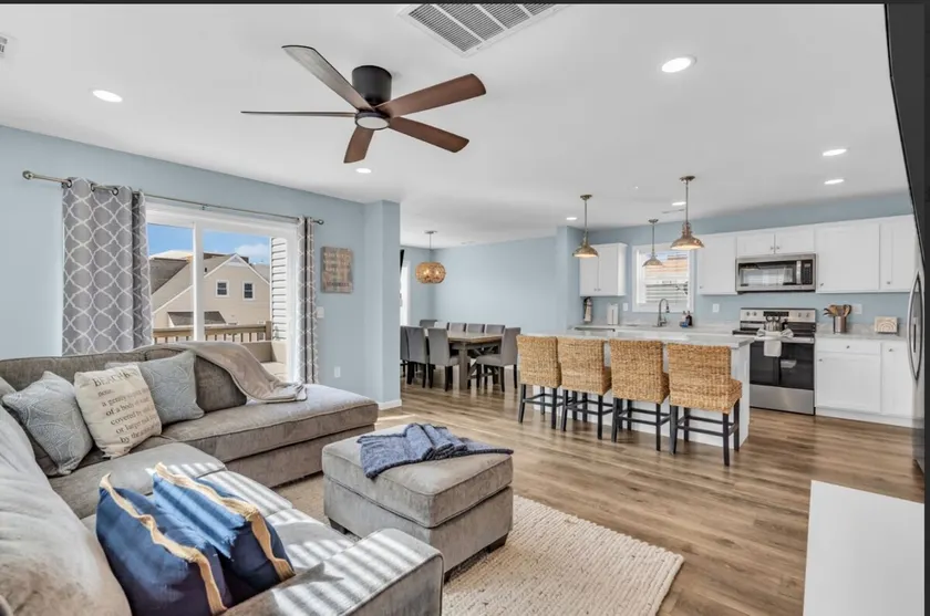 5 Bedrooms,3 baths. Ocean View. Parking for 5 cars - Image 1
