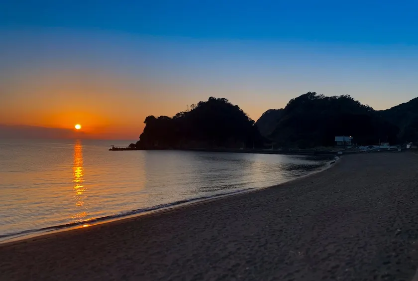 Izu Beach House | Private Onsen & Sunset Views - Image 1