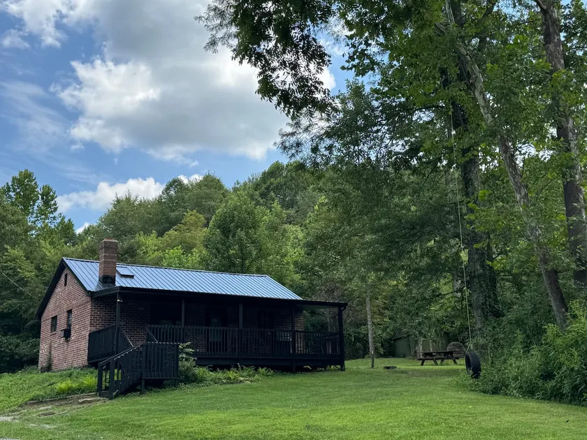Cabin On 40Acre Hiking & Happiness Oasis - Image 1
