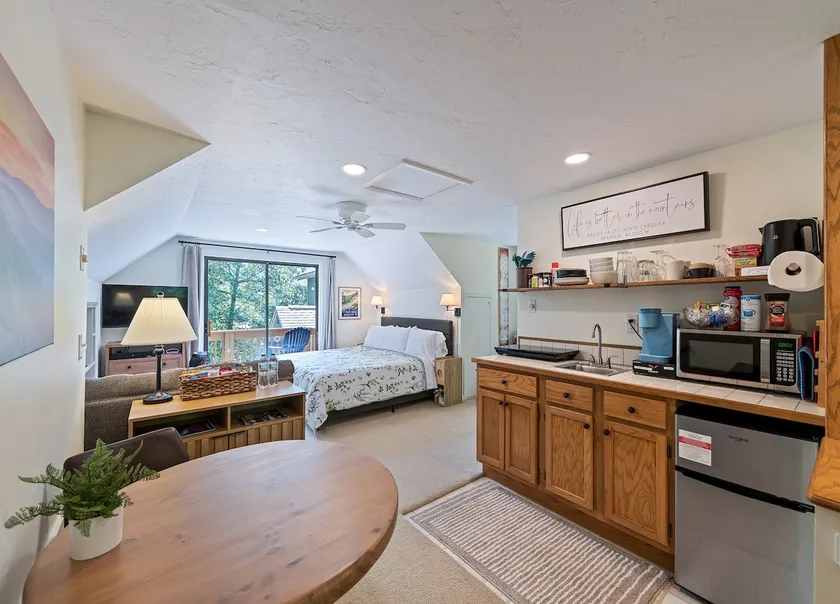 Starswept Studio- Close to Skiing, Brewery, & Breakfast, Close to GSMNP and BRP. - Image 1
