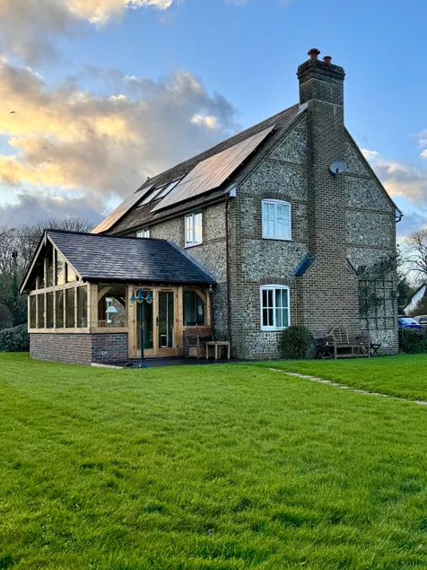 Spacious Family & Group Retreat | Sleeps 10 | Hot Tub & Games Room | Dorset - Image 1